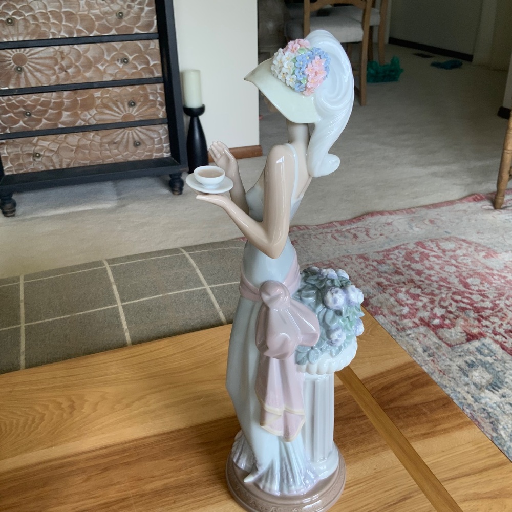 Lladro 5479 Tea Time - Picture 3 of 10
